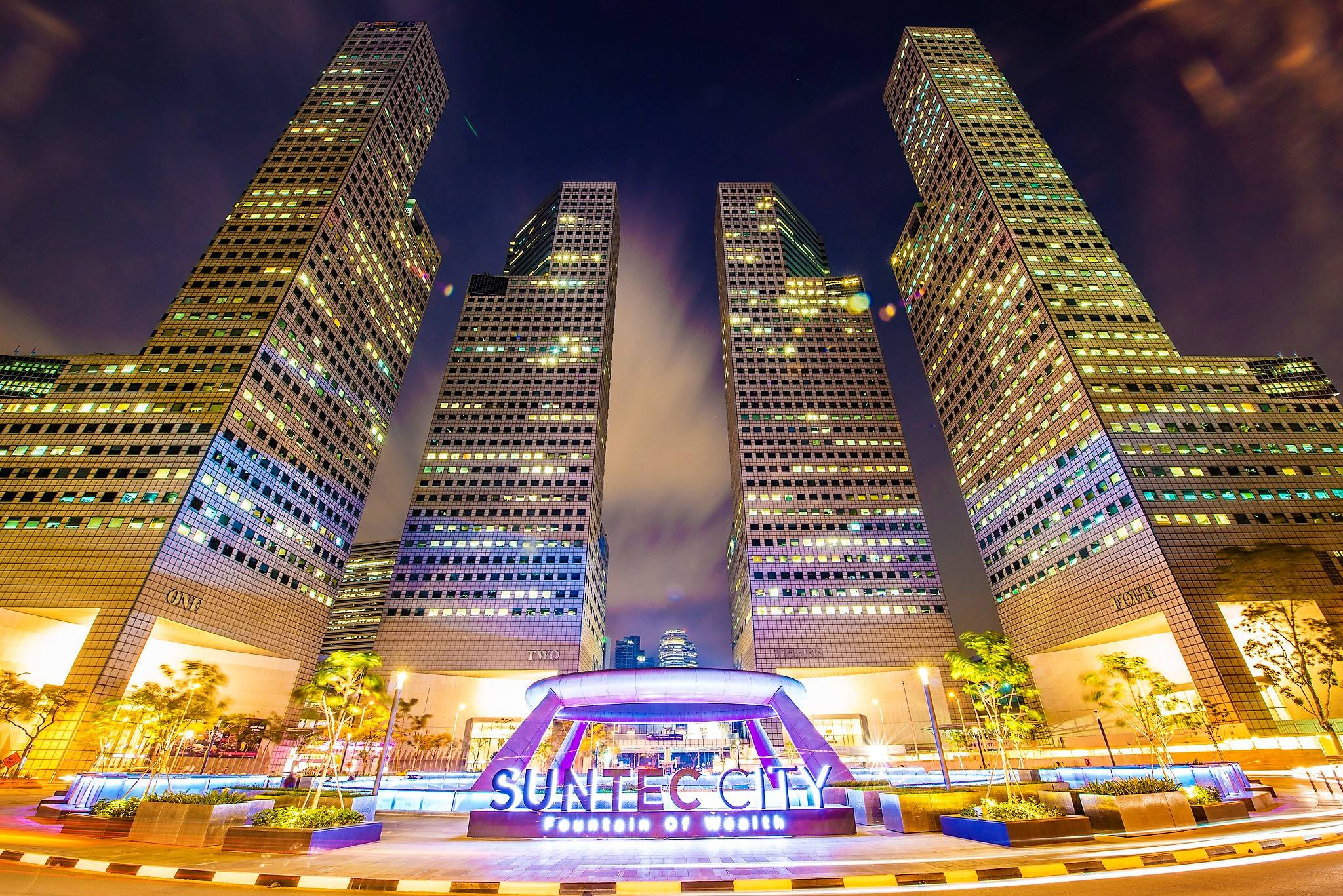 Suntec City - Khu mua sắm ở trung tâm thương mại và tài chính náo nhiệt nhất Singapore.